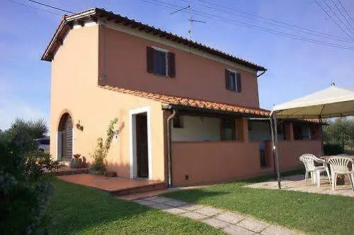 Fattoria Loppiano And Agriroom Regina Mundi Incisa in Val d'Arno 2*,